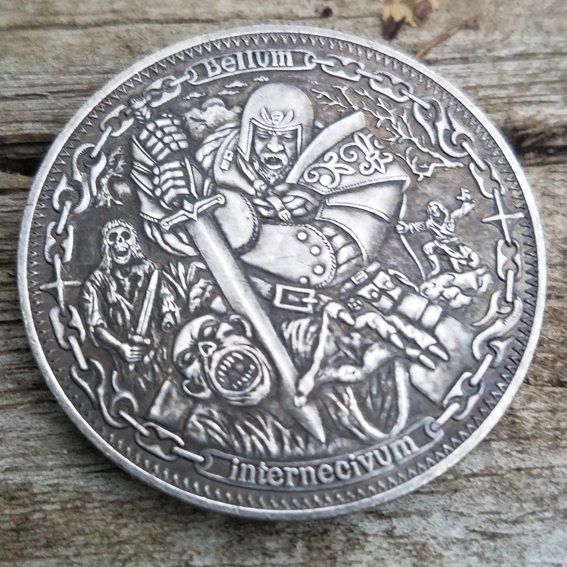 Bellum Internecivum Medallion - Good vs Evil with Protective Case and Stand - Image 7