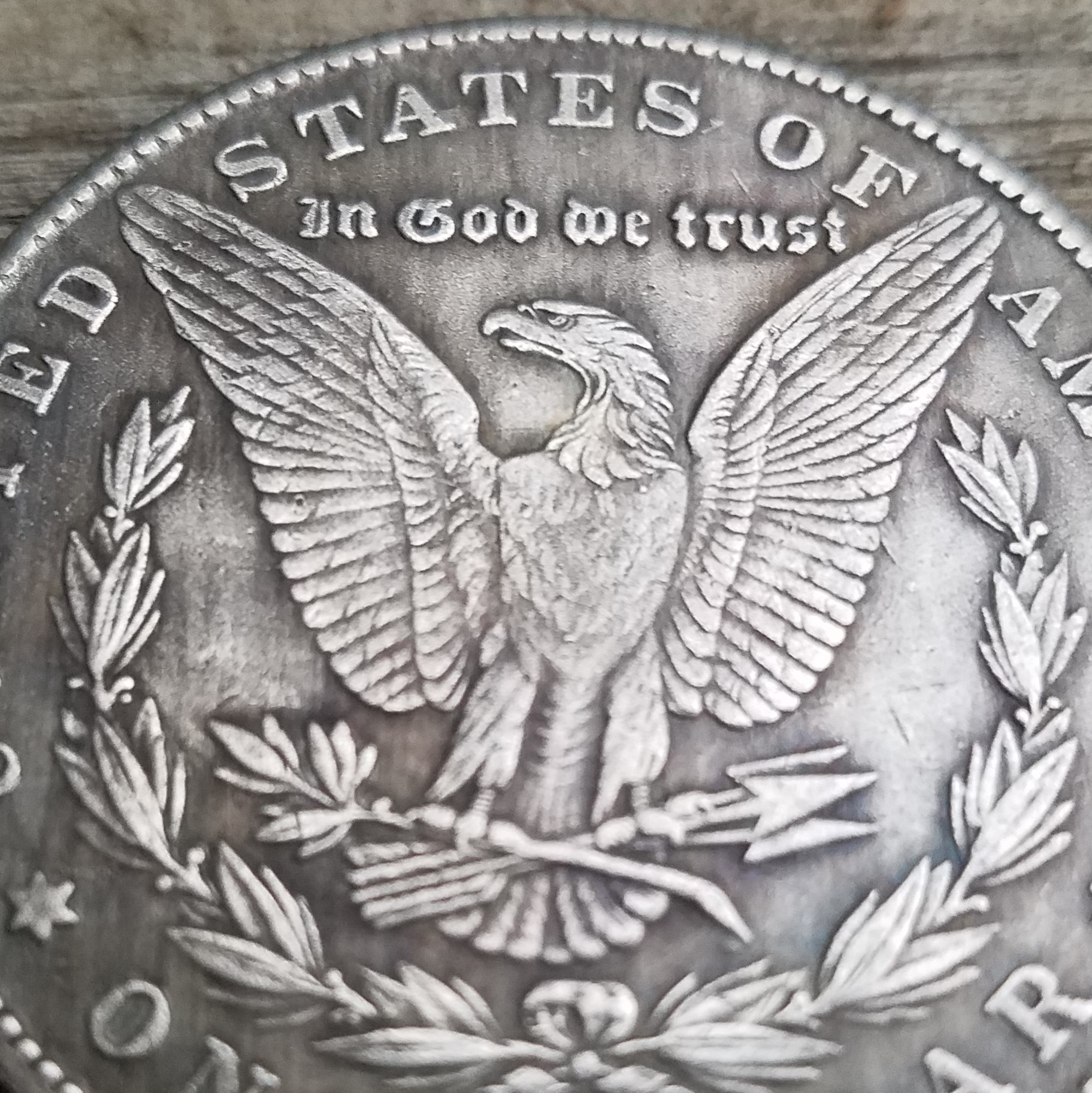 Bellum Internecivum Medallion - Good vs Evil with Protective Case and Stand - Image 8