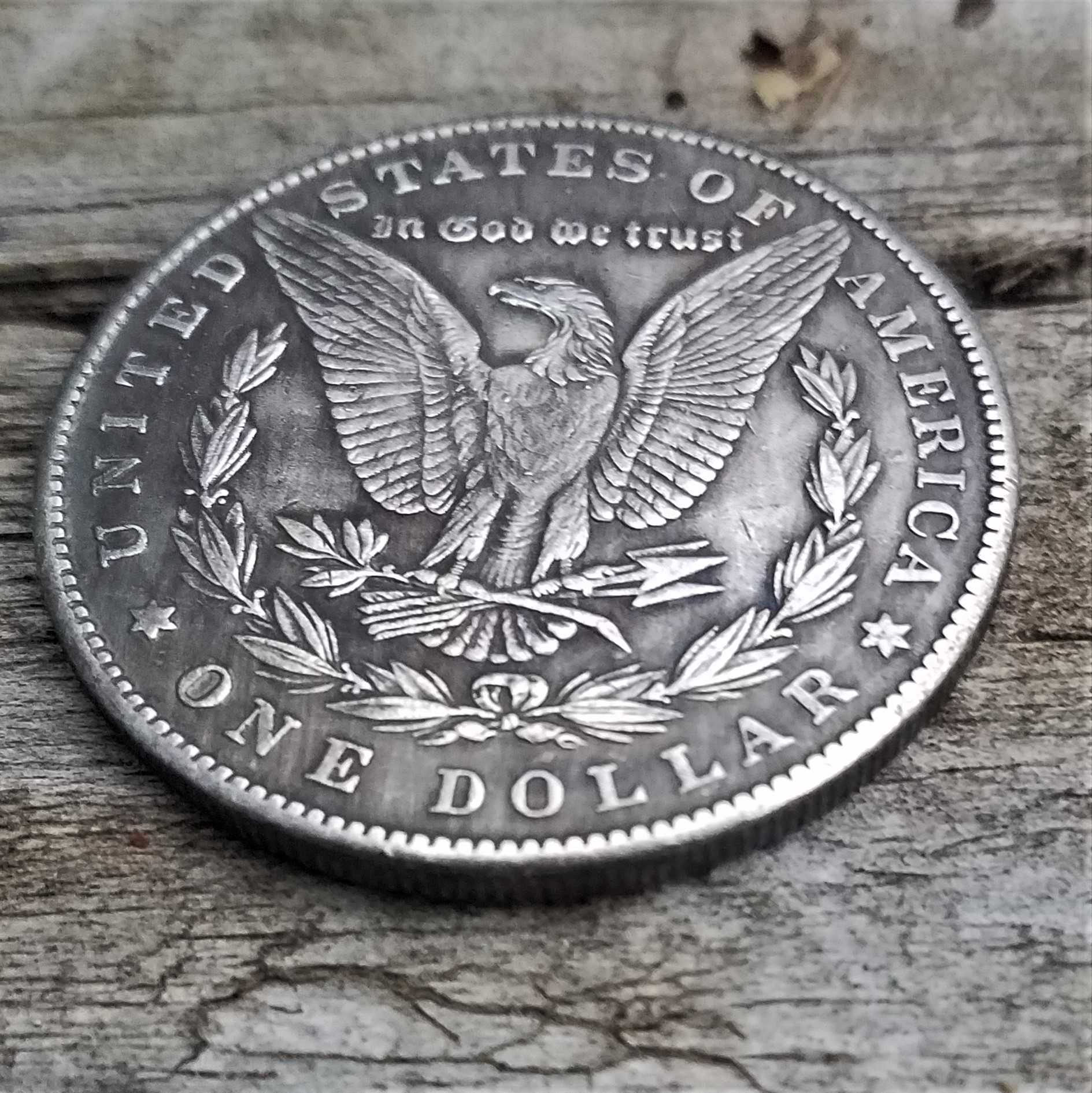 Bellum Internecivum Medallion - Good vs Evil with Protective Case and Stand - Image 6