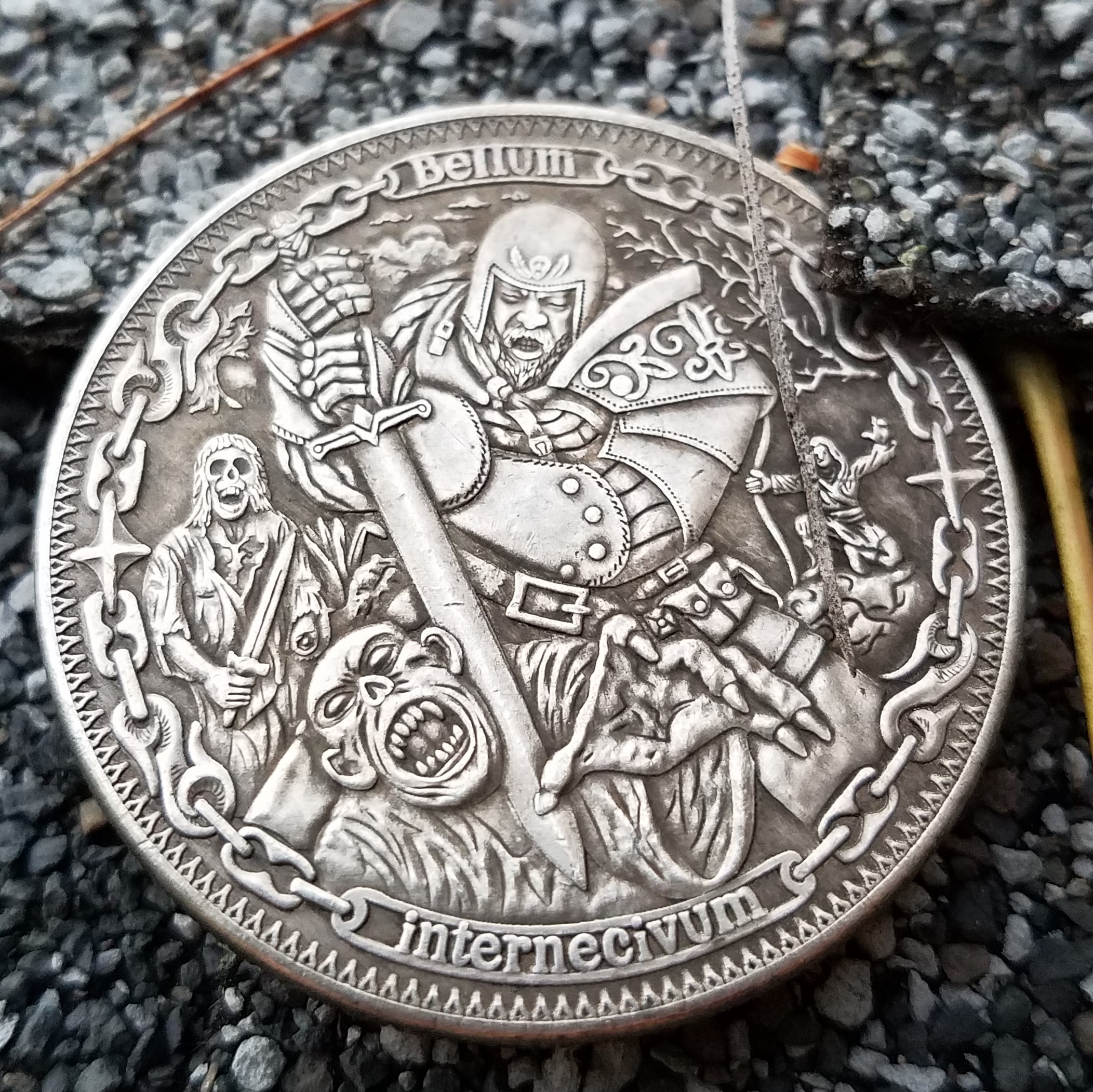 Bellum Internecivum Medallion - Good vs Evil with Protective Case and Stand - Image 3